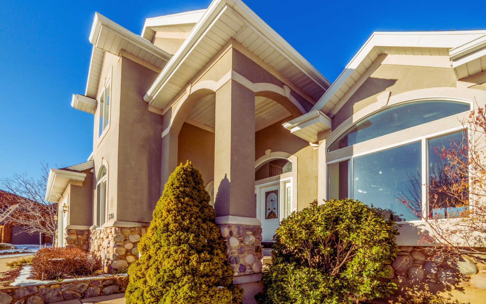 Read more about the article How to Make the Perfect Homemade Stucco Cleaner for Your Home