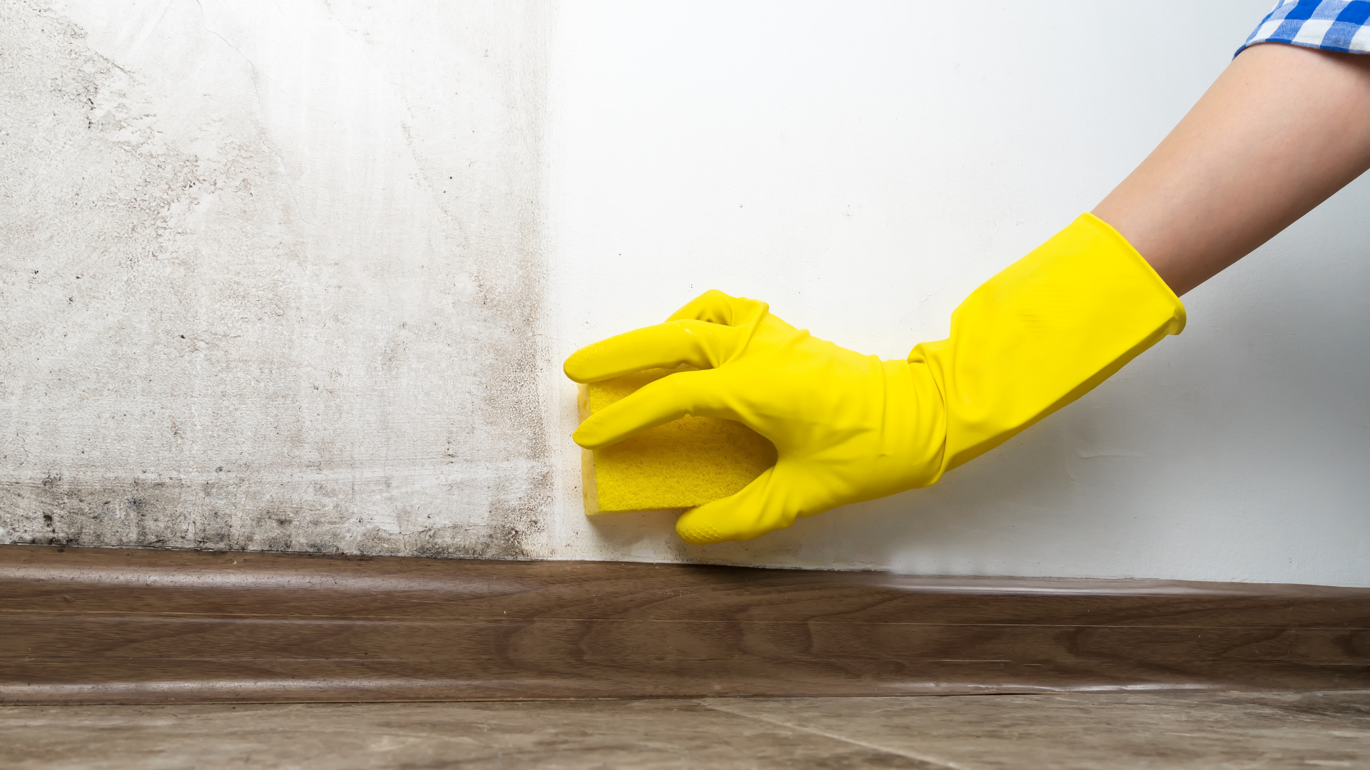 Read more about the article Cleaning Stucco with Vinegar: What Really Works (And Common Mistakes to Avoid)
