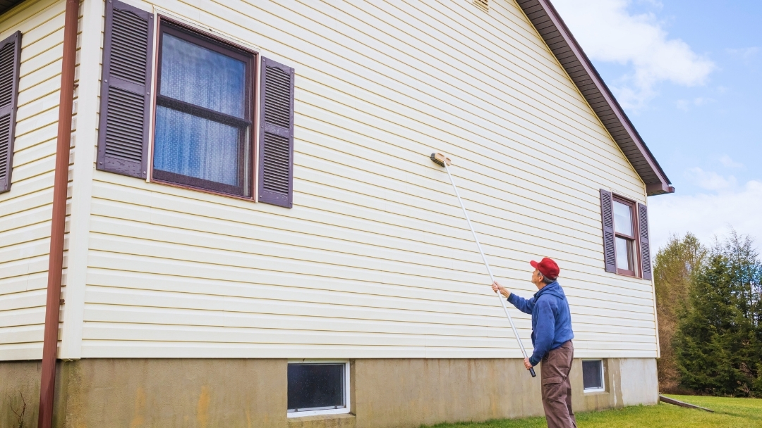 Vinyl Siding Cleaning: What Works, What Fails, and What Actually Protects Your Home